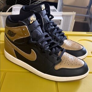 Nike Air Jordan 1 high gold/black